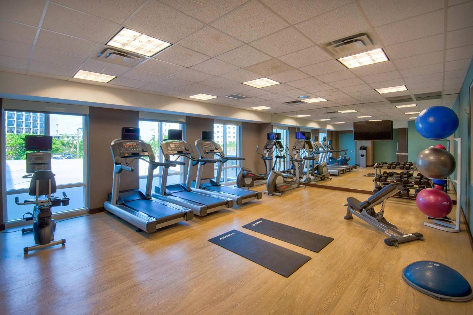 Towneplace Suites By Marriott Miami Airport Exterior photo