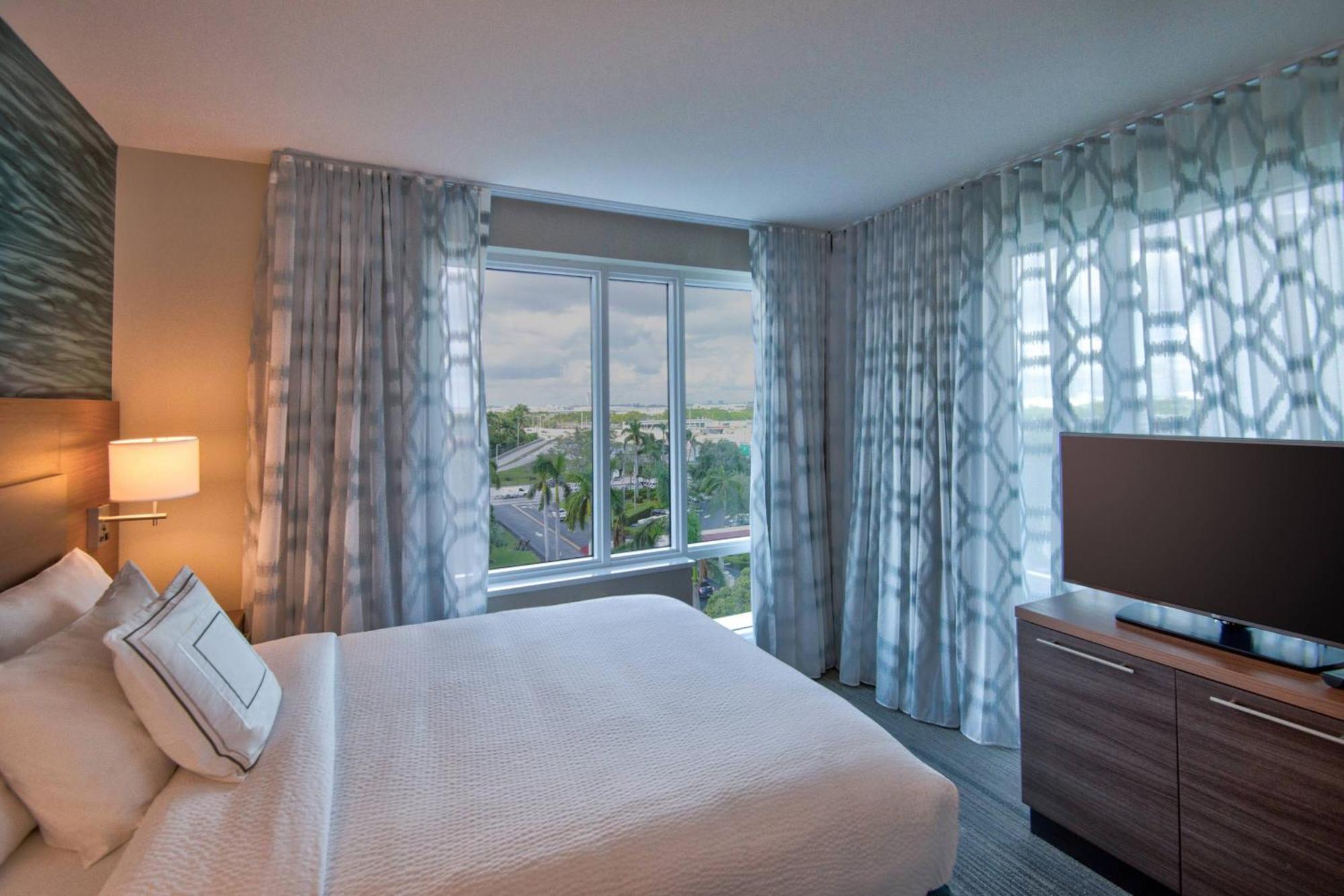 Towneplace Suites By Marriott Miami Airport Exterior photo